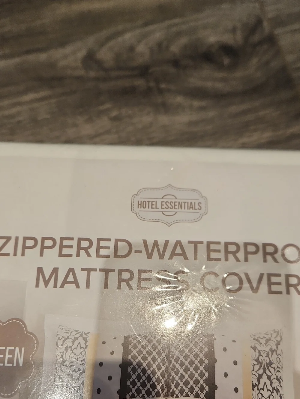 NWT Hotel Essentials Queen Zippered-Waterproof Mattress Cover - White